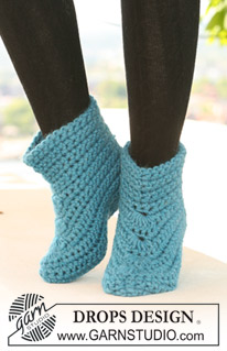 Walk on Water / DROPS 121-14 - Crochet DROPS slipper in ”Snow”. 