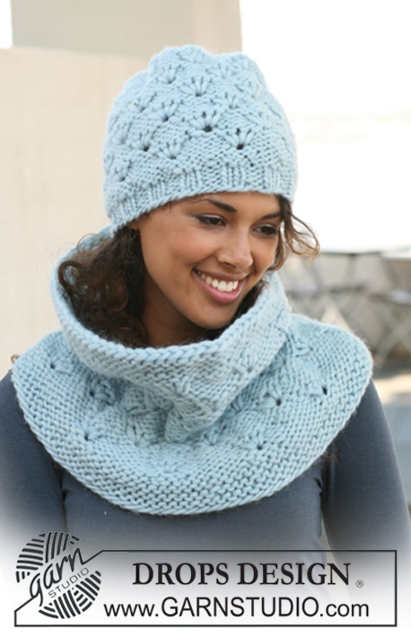 Sugar Water / DROPS 121-25 - Set comprises: DROPS knitted beanie and neck warmer with pattern in ”Snow”.