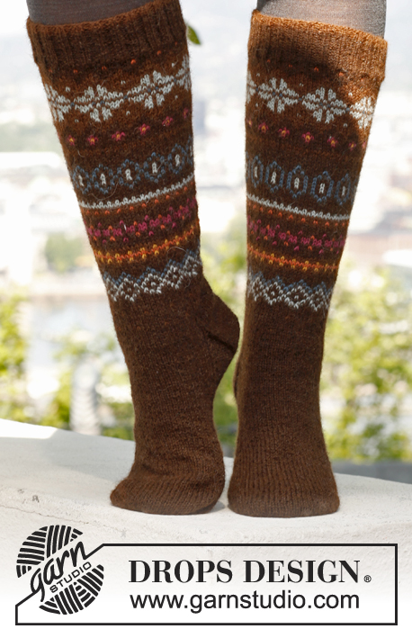 Autumn Aurora / DROPS 143-29 - Stickade DROPS sockor i ”Alpaca” med fair-isle mönster. Stl 35-43.
