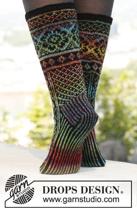 Irish Dream / DROPS 143-33 - Knitted DROPS socks with pattern in Fabel. 