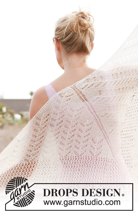 Lisa / DROPS 146-15 - Knitted DROPS shawl with lace pattern in ”Lace”.