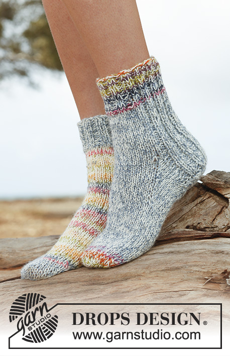 Wanderlust / DROPS 148-25 - Knitted DROPS socks in 2 threads Fabel. Size 35 - 43.