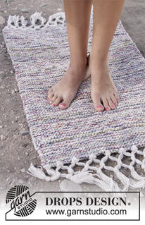 Beach House / DROPS 152-29 - Knitted DROPS carpet in Fabel.