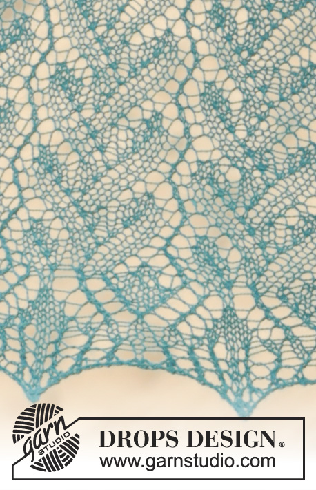 French Riviera / DROPS 152-4 - Knitted DROPS shawl with lace pattern in ”Lace”.