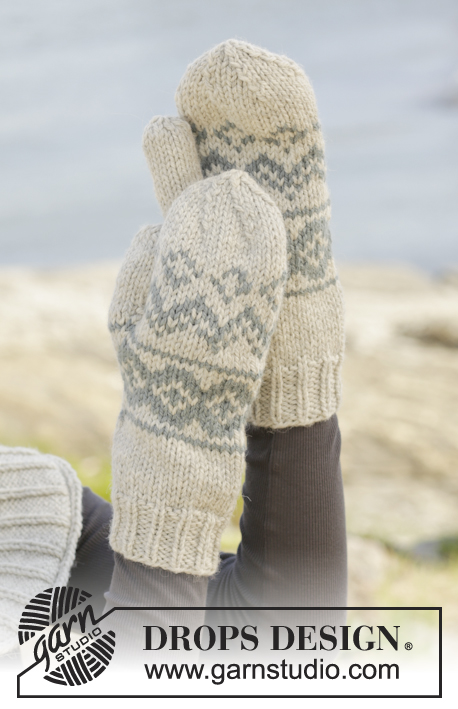 Dreamin' Again / DROPS 156-13 - Knitted DROPS hat, mittens and neck warmer with Norwegian pattern in ”Nepal”.