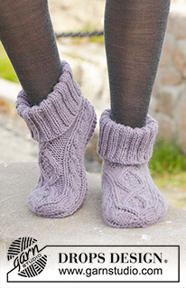 Celtic Dancer / DROPS 156-55 - Knitted DROPS slippers with cables in Nepal.