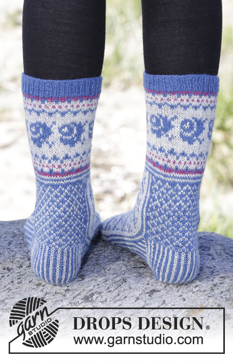 Winter Heirloom / DROPS 165-7 - Stickade DROPS sockor i ”Fabel” med diagonalt mönster.
Stl 35-43.