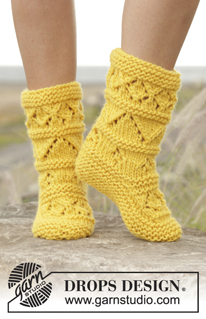 Lemon Twist / DROPS 170-9 - Knitted DROPS slippers with lace pattern in ”Snow”.