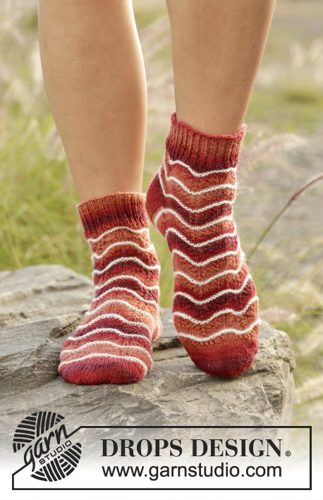 Seas of Jupiter / DROPS 178-24 - Knitted sock with wave pattern and stripes in DROPS Fabel.