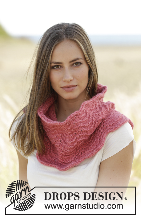 Blushing Blossom / DROPS 178-55 - Neck warmer with wave pattern, worked bottom up in DROPS Air.