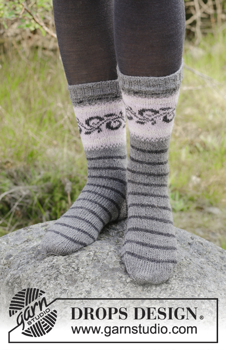 Telemark Socks / DROPS 179-11 - Knitted socks with multi-coloured Norwegian pattern and stripes. Size 35 to 43
Piece is knitted in DROPS Nord.