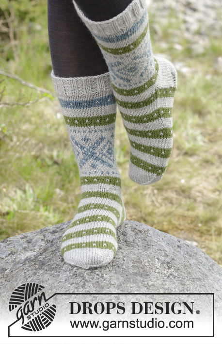 Nova Scotia Toes / DROPS 180-23 - Strikkede sokker  med nordisk Fana mønster til både damer og menn i DROPS Karisma. Størrelse 35 - 46.