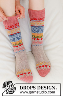Enchanted Socks / DROPS 189-23 - Medias de punto con patrón de jacquard multicolor. Números 35 al 43. Las piezas están tejidas en DROPS Nord.