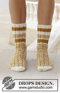 Sunny Feet / DROPS 189-32 - Calcetines de punto a rayas. Talla 35-43. La prenda está trabajada de arriba abajo con 2 hilos de DROPS Fabel.