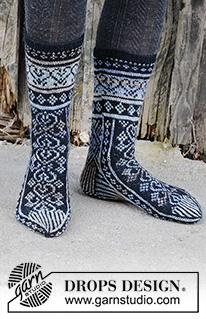 Fjellkos / DROPS 193-11 - Stickade sockor i DROPS Fabel. Arbetet är stickat uppifrån och ner med nordiskt mönster. Storlek 35 - 43.