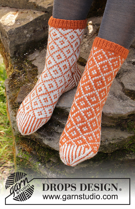 Inside Out / DROPS 193-3 - Knitted socks in DROPS Karisma. The piece is worked with Nordic pattern.