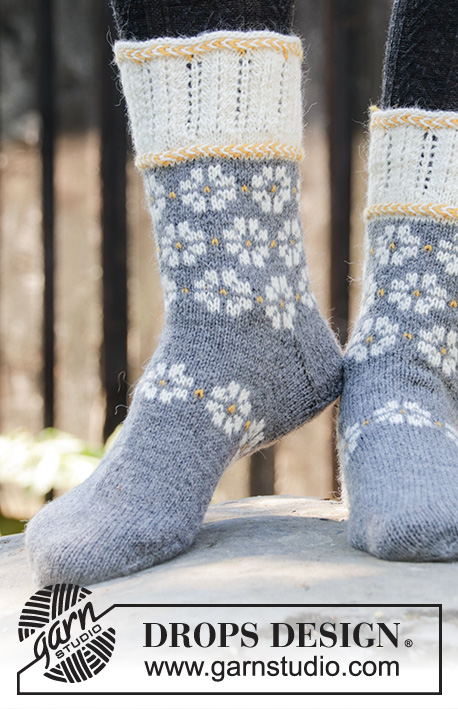 Winter Daisies / DROPS 193-7 - Knitted mittens in DROPS Nord. The piece is worked with Nordic pattern, Latvian cable and lace pattern. Size One-size.
Knitted socks in DROPS Nord. The piece is worked with Nordic pattern, Latvian cable and lace pattern. Sizes 35 – 43.