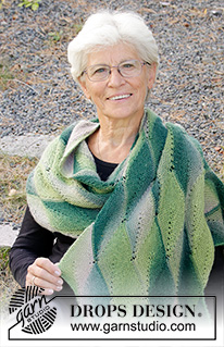 Forest Fling / DROPS 196-5 - Knitted stole with leaves in DROPS Delight. The piece is worked in garter stitch with short rows.