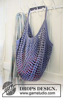 Pacific Blues / DROPS 199-15 - Crocheted bag in DROPS Cotton Light. The piece is worked in the round with chain-spaces and treble crochet groups.