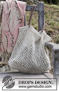 Seaside Life / DROPS 200-4 - Knitted bag in DROPS Bomull-Lin or DROPS Paris. The piece is worked in the round with lace pattern.