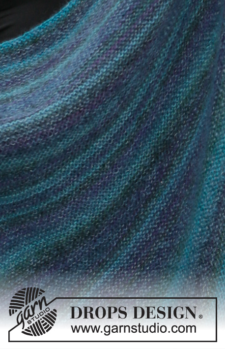 Mermaid Wrap / DROPS 203-15 - Šátek pletený vroubkovým vzorem a zkrácenými řadami z příze DROPS Delight a DROPS Kid-Silk.