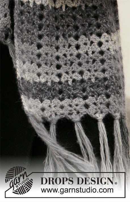 Snowflake Obsidian / DROPS 204-28 - Crocheted stole in DROPS Big Delight and DROPS Kid-Silk. The piece is worked with fans.
