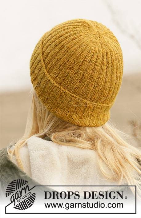 Sun By The Water / DROPS 204-8 - Knitted hat/hipster hat with rib in DROPS Sky.