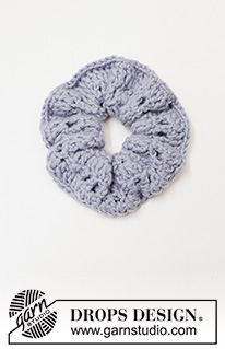 Seaside Scrunchie / DROPS 209-12 - Crocheted hair band / scrunchy in DROPS Merino Extra Fine.