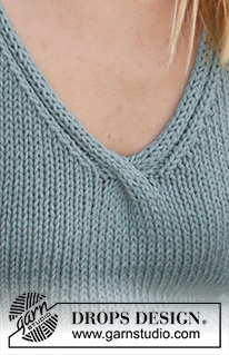 Seaside Spirals / DROPS 211-13 - Knitted top with cables and V-neck in DROPS Paris. Size XS–XXL.