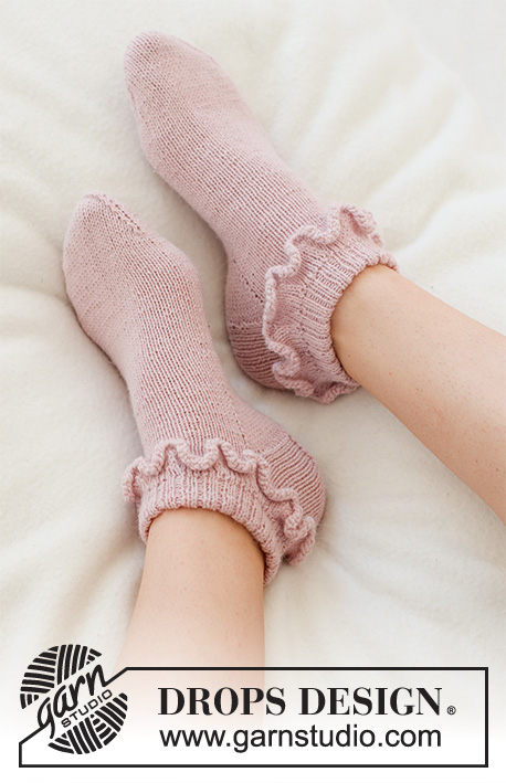 S,M,L Ladies Frilly Cuff Bobby Socks - 0437 Knitting Pattern 