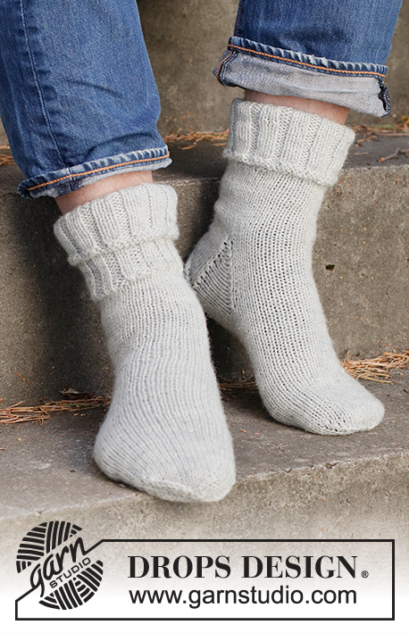 Winter Wander / DROPS 224-30 - Strikkede sokker til herre i 2 tråder DROPS Fabel. Størrelse 38 - 46.