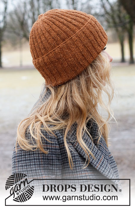 Pumpkin Patch Hat / DROPS 226-55 - Knitted hat / hipster hat with rib in DROPS Sky.