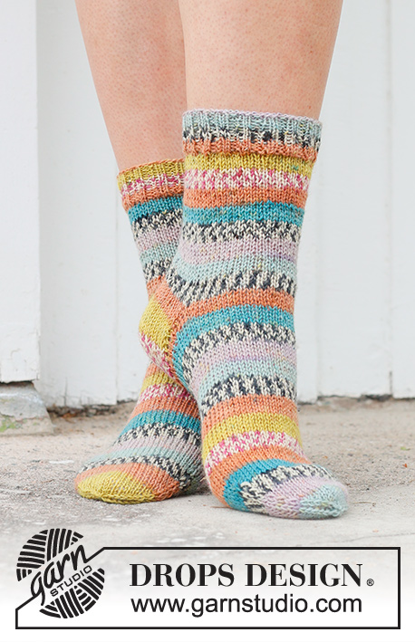 Winter Festival Socks / DROPS 234-69 - Knitted socks in DROPS Fabel. The piece is worked top down in stockinette stitch. Sizes 35 – 43 = US 4 1/2 – 12 1/2.