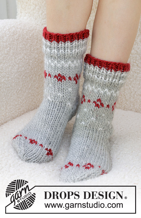 Christmas Sparkle Socks / DROPS 234-75 - Ponožky s norským vzorem pletené shora dolů z příze DROPS Snow. Velikost 35 – 43. Motiv: Vánoce.