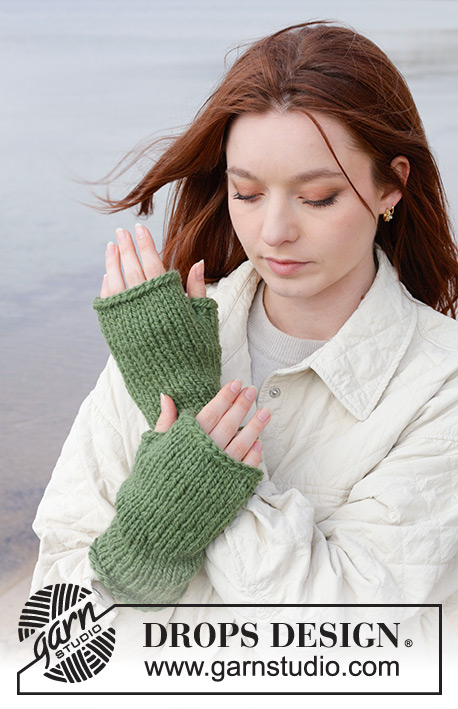 Irish Lass / DROPS 242-51 - Knitted wrist-warmers in DROPS Andes. The piece is worked in the round with stockinette stitch.