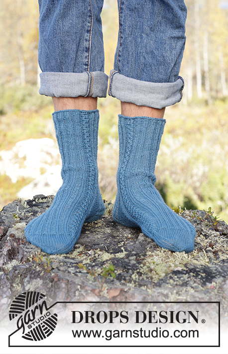 Memphis Socks / DROPS 246-39 - Knitted socks for men with rib and cables in DROPS Fabel. Sizes 38 – 46 = US 6 – 12 1/2.