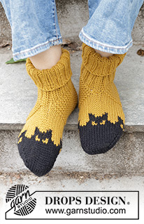 Holy Socks! / DROPS 246-40 - Knitted slippers for men in DROPS Alaska. The piece is worked from the toe upwards, with a multicoloured pattern with bats. Sizes 38-46 = US 6-12 1/2. Theme: Halloween.