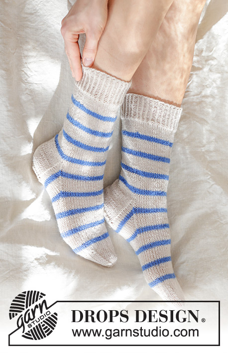 Marina Del Rey Socks / DROPS 247-13 - Strikkede sokker i DROPS Fabel. Arbejdet strikkes oppefra og ned i glatstrik med striber. Størrelse 35 - 43.