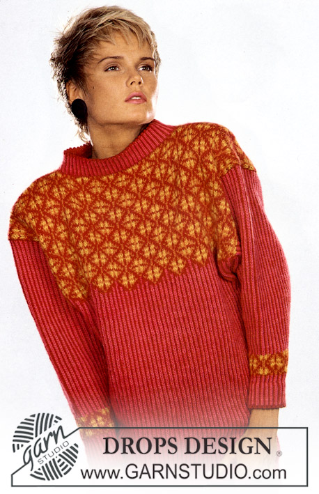 DROPS 4-5 - Dlouhý pulovr s vyplétaným vzorem pletený z příze DROPS Karisma. Velikost: M-L.