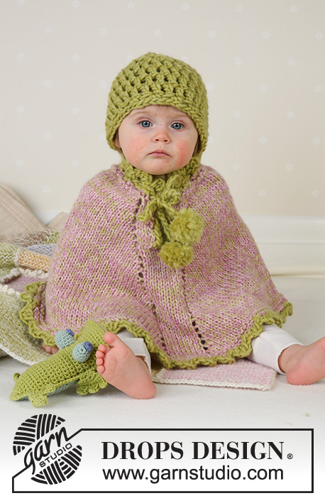 Little Sprout / DROPS Baby 14-1 - Ensemble poncho avec pompons et chaussettes tricotés en DROPS Alpaca, bonnet crocheté en DROPS Snow. En taille bébé et enfant. 