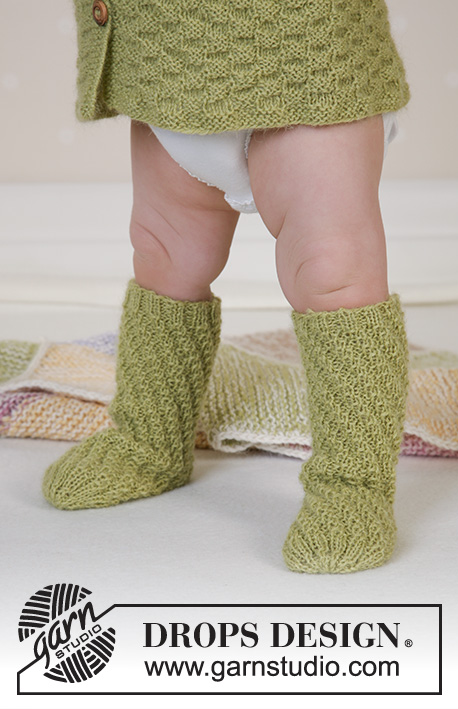 Twister Socks / DROPS Baby 14-10 - Stickade spiral tubsockar till baby och barn i DROPS Alpaca. Storlek 1 månad till 4 år.