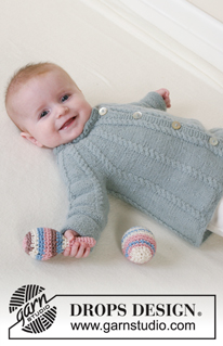 Lille Trille / DROPS Baby 14-2 - Strikket jakke med rundt bærestykke og snoninger, hue med pompon, vanter og sokker til baby og børn i DROPS Alpaca. Størrelse 1 måned til 3 år.