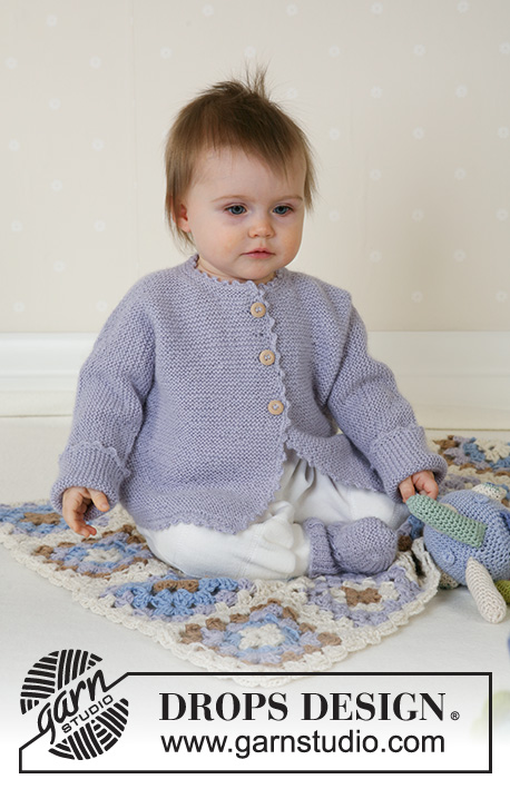 Little Fiona / DROPS Baby 14-6 - Sweter na drutach z rękawami kimono i skarpetkami ściegiem francuskim, z włóczki DROPS Alpaca. Rozmiar niemowlęcy i dziecięcy, od 1 miesiąca do 4 lat.