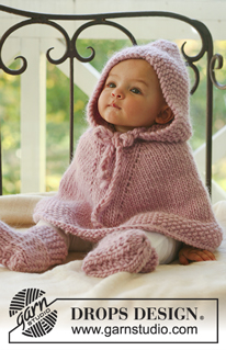 Little Peach / DROPS Baby 16-1 - Poncho bébé au tricot, avec capuche et Chaussons assortis en DROPS Snow ou DROPS Wish.