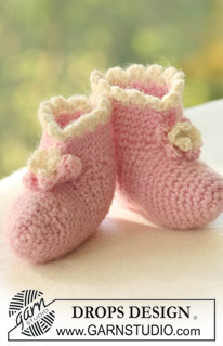 Sugar Plum / DROPS Baby 17-21 - Crochet booties with flower for baby and children in DROPS Alpaca