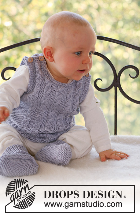 Little Gent / DROPS Baby 17-9 - Settiin kuuluu: Vauvan ja lapsen neulotut liivi ja sukat DROPS Merino Extra Fine -langasta. Työssä on palmikoita.