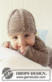 Little Chestnut / DROPS Baby 19-17 - Settet består av: 
Strikket DROPS jakke med rundfelling, lue og sokk med flettemønster,  i ”Alpaca”.