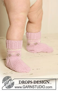 First Snow Socks / DROPS Baby 19-29 - Knitted socks with Nordic pattern for baby and children in DROPS Merino Extra Fine