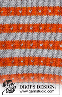 Hello Stripes / DROPS Baby 19-3 - Settet består av:
Strikket Fanagenser med flerfarget mønster og raglan, bukse og sokker i DROPS Fabel.