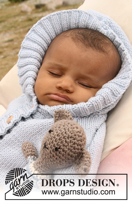 Little Blue Dream / DROPS Baby 20-23 - Sett med strikket overall med raglan til baby og barn, og heklet bamse i DROPS Merino Extra Fine